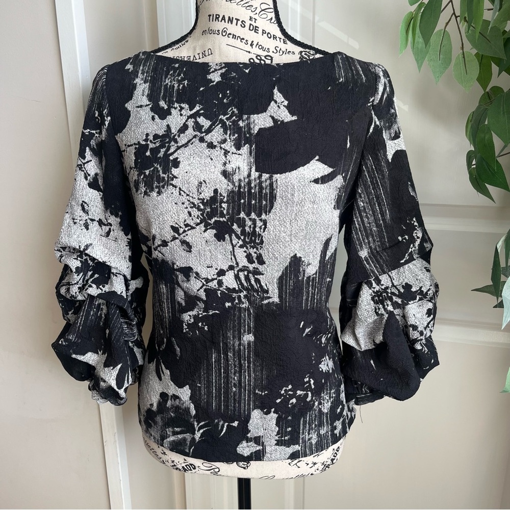 Alberto Makali Tiered Sleeve Graphic Print Textured Top Black Gray Sz S